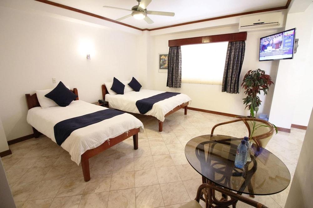 Mermaid Resort Puerto Galera Bagian luar foto