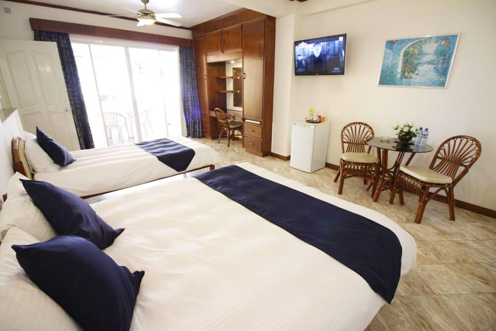 Mermaid Resort Puerto Galera Bagian luar foto