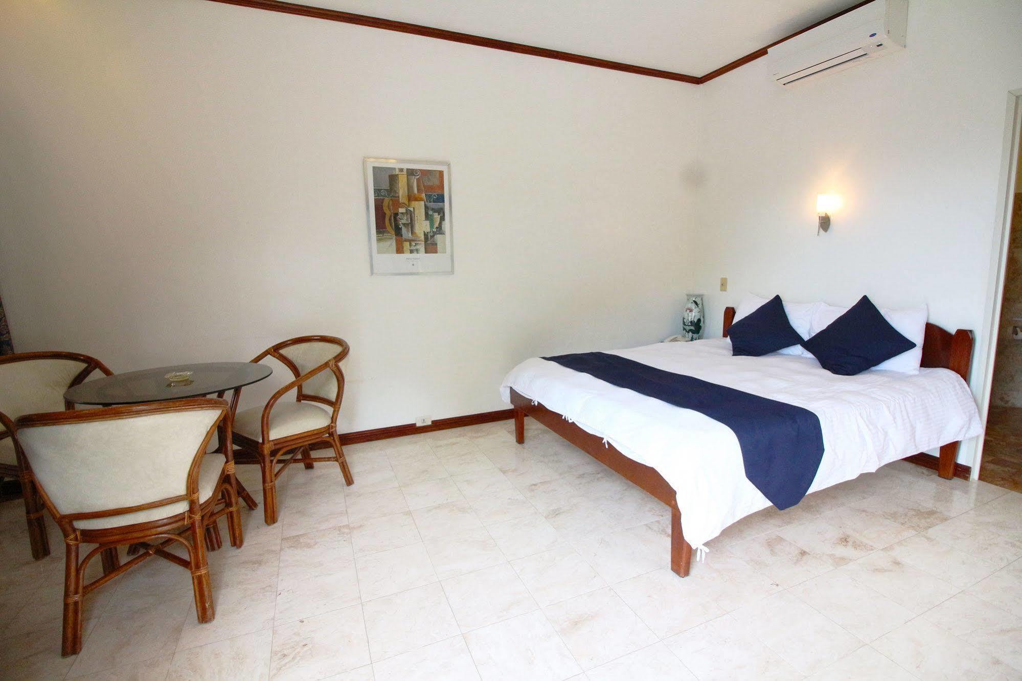 Mermaid Resort Puerto Galera Bagian luar foto